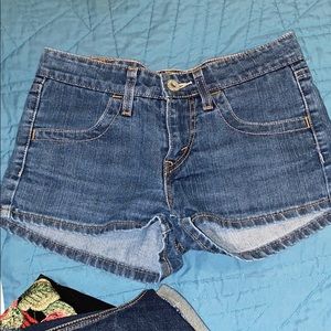 size 3 Levi shorts (never worn)